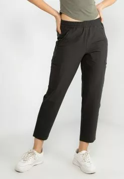 Old Navy All Seasons Cargo Taper Pants