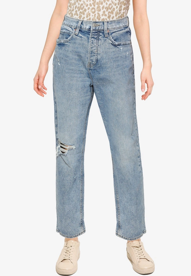 Old Navy Sky High Light Wash Mom Jeans 3 Old Navy Sky High Light Wash Mom Jeans
