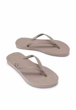 Old Navy Plant-Based Flip-Flops