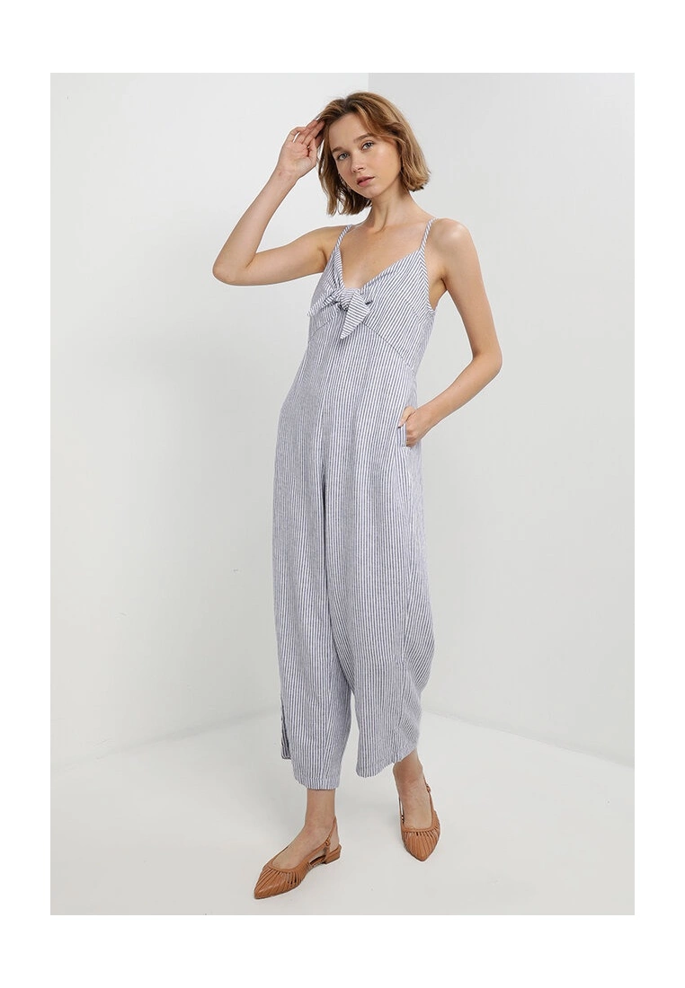 Old Navy Striped Smocked Cropped Knotted Linen-Blend Cami Jumpsuit 6 Old Navy Striped Smocked Cropped Knotted Linen-Blend Cami Jumpsuit - Billede 4