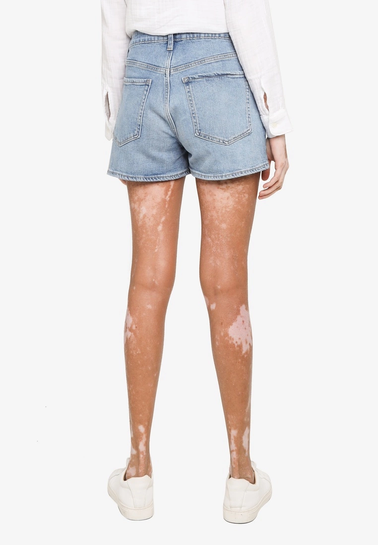 Old Navy Wash Denim Shorts 4 Old Navy Wash Denim Shorts - Billede 2