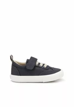 Old Navy Low Top Sneakers
