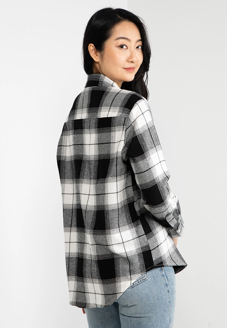 Old Navy Long-Sleeve Plaid Flannel Boyfriend Tunic Shirt 4 Old Navy Long-Sleeve Plaid Flannel Boyfriend Tunic Shirt - Billede 2