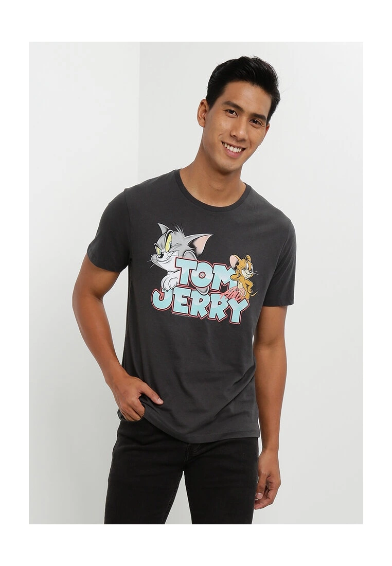 Old Navy Tom And Jerry Graphic T-Shirt 3 Old Navy Tom And Jerry Graphic T-Shirt