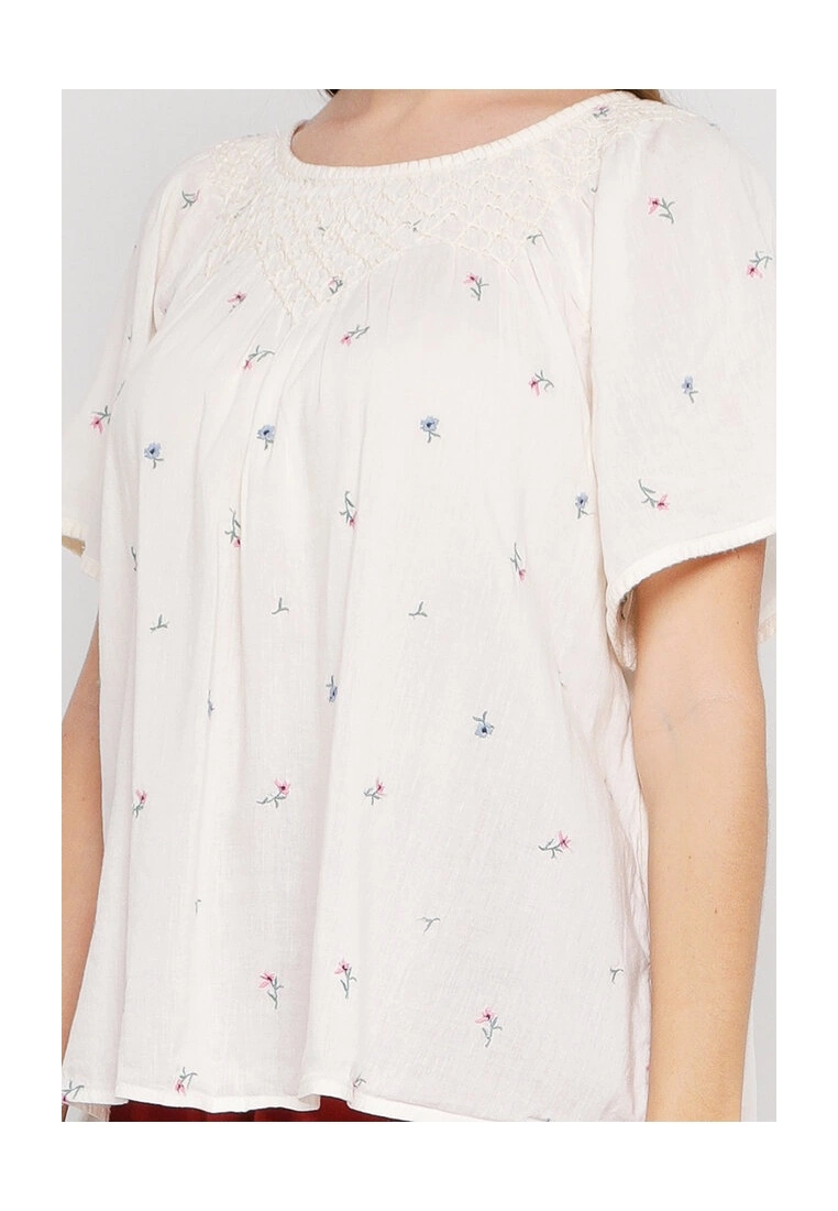 Old Navy Flutter Sleeves Smocked Embroidered Cutwork Swing Blouse 5 Old Navy Flutter Sleeves Smocked Embroidered Cutwork Swing Blouse - Billede 3