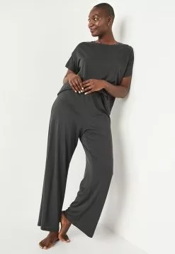 Old Navy High-Waisted Sunday Sleep Wide-Leg Pyjama Pants 12 Old Navy High-Waisted Sunday Sleep Wide-Leg Pyjama Pants -Cykler Salgsbutik old navy 9019 5202936 3