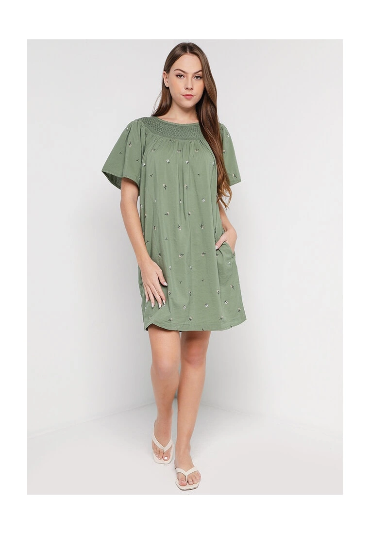 Old Navy Flutter Sleeves Smocked Floral Embroidered Mini Swing Dress 6 Old Navy Flutter Sleeves Smocked Floral Embroidered Mini Swing Dress - Billede 4